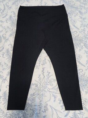 Danskin Black Athletic Capris